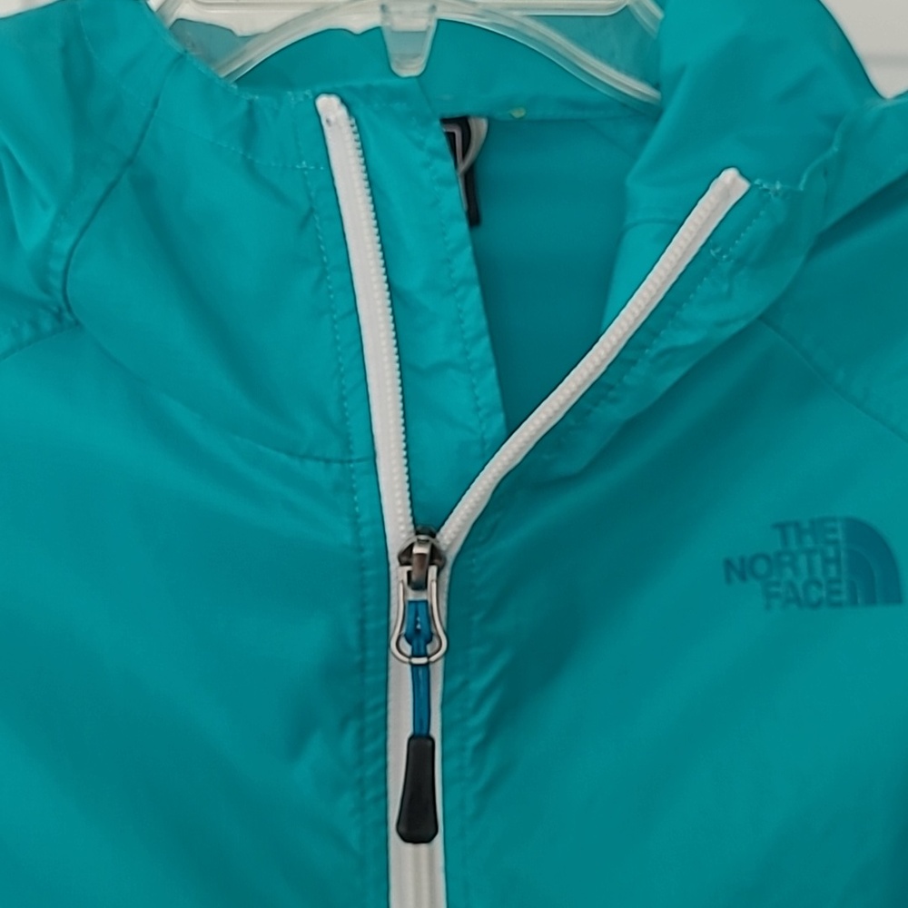 The North Face Women's Aqua Blue Hooded Shell Jacket (Windbreaker) - Picture 7 of 12